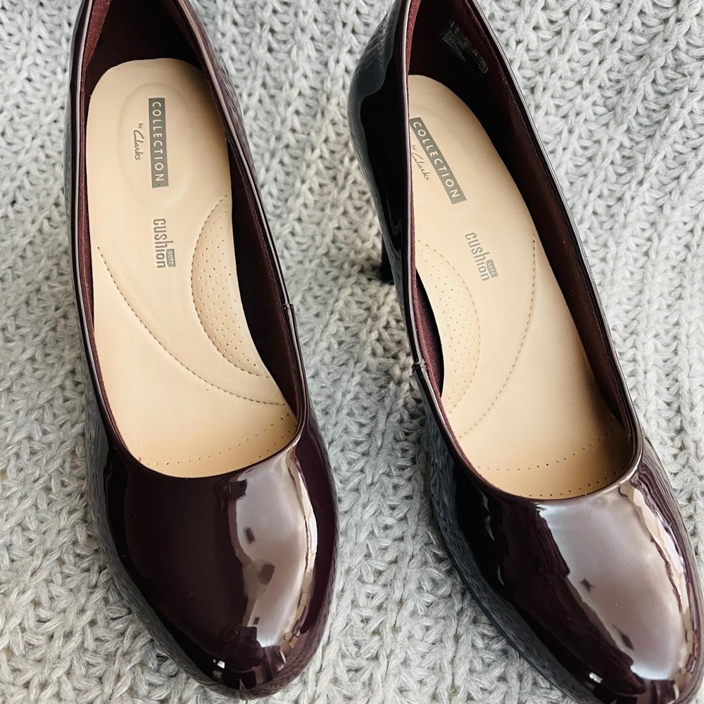 Clark’s Adriel Viola Aubergine Pump size 7.5W